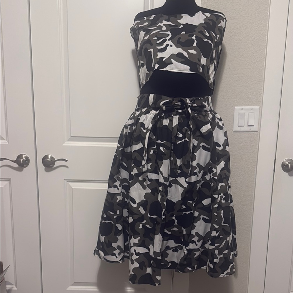Stylish Black and White Camouflage Skirt & Headwrap-BNWOT